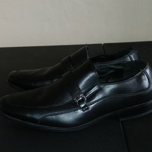 Perry Ellis, size 11.5, black dress shoes.